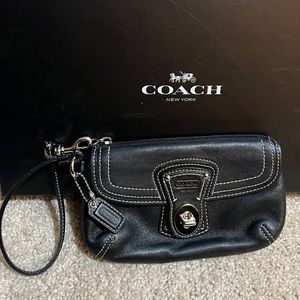 Vintage Black Leather Coach Wristlet w/ Turnlock Flap